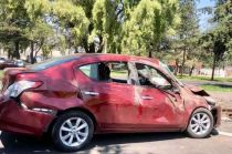 En el kilómetro 2 quedó siniestrada la unidad Nissan tipo Versa de color vino.