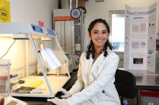 Carolina Martínez López obtuvo el primer lugar del nivel superior de la Feria de Ciencias e Ingenierías del Estado de México (FECIEM) 2025.