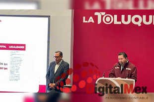 El alcalde Ricardo Moreno Bastida y el director del Organismo del Agua, Alberto Valdés Ramírez, durante la presentación de acciones para fortalecer el abasto de agua en Toluca.