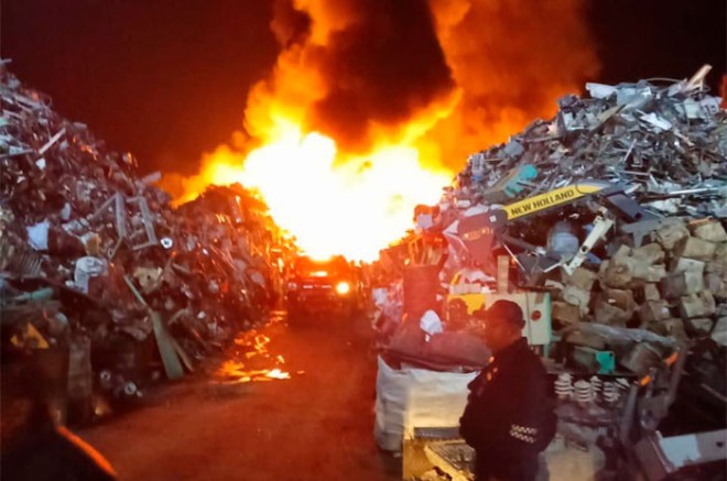 #Video: ¡Alerta! Continúa fuerte incendio de desechos tóxicos en #Xonacatlán