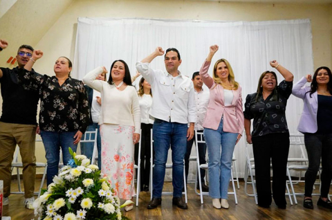 El senador destacó el papel de las mujeres de La Cantera en el desarrollo del municipio y reiteró el compromiso de continuar con gobiernos bien evaluados.