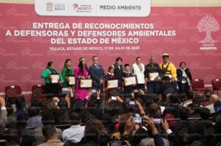 El Gobierno del Estado de México entregó reconocimientos a defensoras y defensores ambientales por su labor en la conservación de ecosistemas.