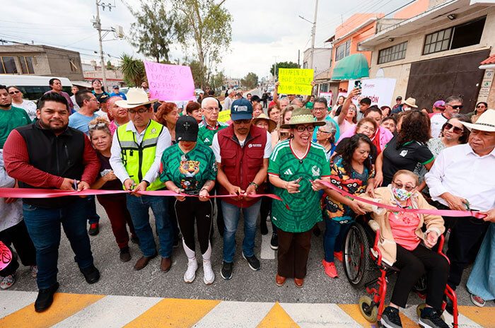 La alcaldesa Azucena Cisneros Coss inauguró la rehabilitación integral del boulevard Quetzalcóatl, en Ciudad Azteca.