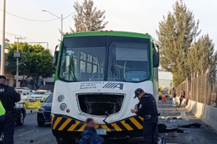 Tras el impacto, la acompañante del conductor de la motoneta, quien sería esposa del lesionado, perdió la vida en el lugar.