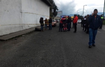 Camioneta se queda sin llantas traseras y mata a una mujer en la Tenango-Toluca