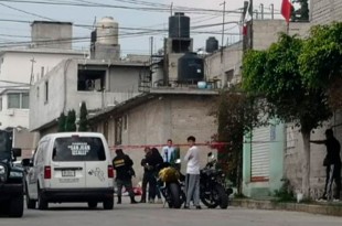 Testigos relataron que el conductor fue sorprendido por unos sujetos en motocicleta