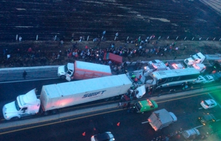 Carambola deja dos muertos y 18 lesionados en libramiento Toluca-Lerma