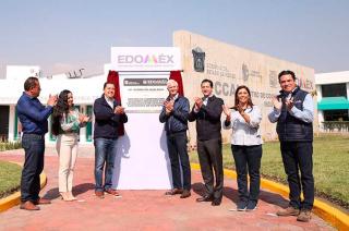Durante la inauguración se realizó la entrega de Becas Ciencia Edoméx.