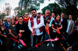 Isaac Montoya encabezó el corte de listón durante la inauguración de uno de los Senderos Seguros y Luminosos en Naucalpan.