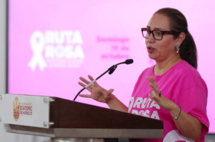 Azucena Cisneros durante la presentación de la Ruta Rosa