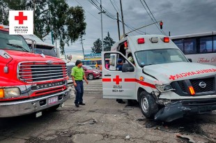 El chofer de un tráiler no respeto el paso de una ambulancia de la Cruz Roja