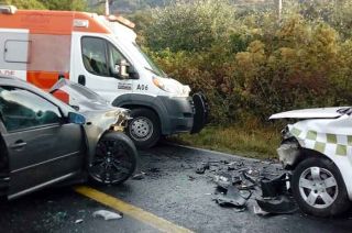 Los involucrados fueron un taxi colectivo de Tenango del Valle y un coche compacto.