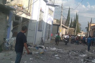 El estallido ocurrió en la Capilla del Señor de Chalma, donde se almacenaba material pirotécnico; trabajadores que realizaban labores de soldadura resultaron lesionados