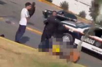 El accidente ocurrió cuando un automóvil Jetta azul, presuntamente conducido por Marco Eli “N”, invadió el carril exclusivo del Mexibús y embistió al peatón frente al fraccionamiento Fuentes del Valle.