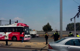 Bloquean la Avenida Central por falta de agua, en Ecatepec