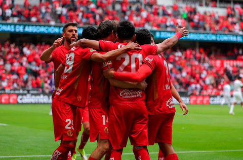 La mejor defensiva del torneo frente a una de las ofensivas más productivas marcará el ritmo del encuentro, donde cualquiera podría perder el invicto.