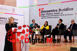 El evento incluyó tres paneles temáticos sobre retos judiciales