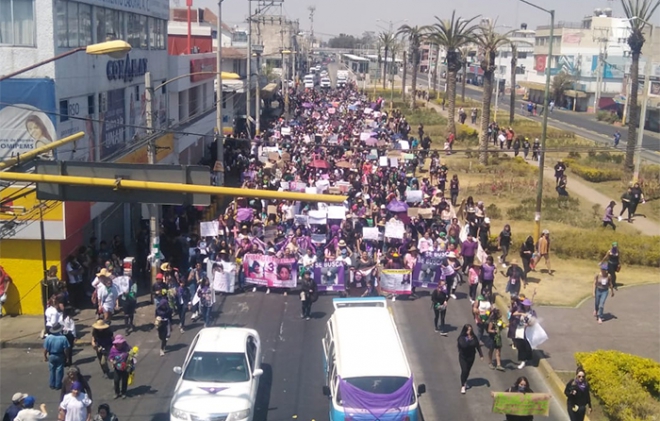#Video: Mujeres vandalizan inmuebles durante marcha en #Nezahualcóyotl