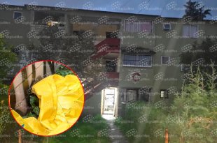 Vecinos alertaron a las autoridades por un fuerte olor proveniente del inmueble; el cuerpo estaba cubierto con un plástico negro y una lona amarilla.