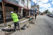 La Sedui realiza los trabajos de pavimentación, así como la construcción de banquetas y guarniciones, según se requiera.