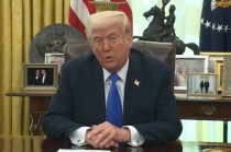 Trump expuso que, gracias a sus políticas, las empresas automotrices que anteriormente planeaban establecer fábricas en México y Canadá, ahora están invirtiendo en Estados Unidos.
