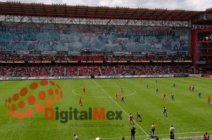Subrayó que la alta demanda dejó a miles de aficionados sin entrada, por lo que se habilitarán espacios públicos para la transmisión.