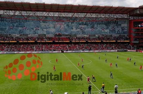 Subrayó que la alta demanda dejó a miles de aficionados sin entrada, por lo que se habilitarán espacios públicos para la transmisión.