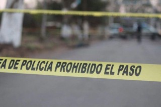 De acuerdo con reportes policiacos, las partes humanas estaban semienterradas en una zona arbolada, cerca de la entrada al fraccionamiento La Toscana.