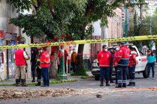 el joven se encontraba almorzando en el puesto de comida