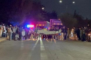 Estudiantes de la FES Cuautitlán marchan y bloquean vialidades en Cuautitlán Izcalli.