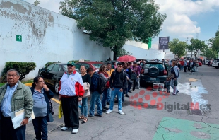 Primer día de reemplacamiento en Edomex: molestias y largas filas