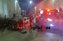 El conductor del Pointer, identificado como Alex, de 27 años, quedó prensado bajo la unidad. 
