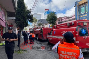 Incendio en establecimiento en el primer cuadro de la Ciudad de Toluca.