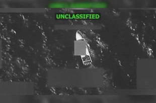 El ataque, de acuerdo al Departamento de Guerra, cobró la vida de dos personas que iban en la embarcación, identificadas como narco-terroristas.