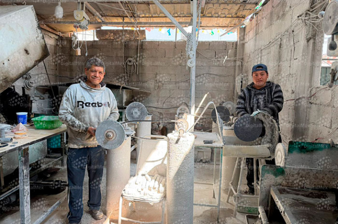 Pese a imitaciones y falta de apoyo, talleres familiares preservan el oficio por generaciones y buscan mantener viva la tradición.