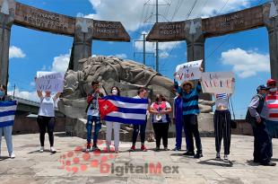 “Somos pocos pero en apoyo a nuestro pueblo, que salió a la calle sin temor&quot;, expresaron