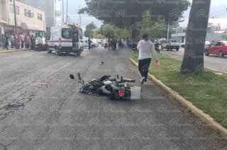Elementos de seguridad resguardaron la zona del accidente en San Buenaventura, Toluca, donde dos adolescentes de 16 años murieron.