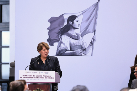 Delfina Gómez durante una intervención relacionada con la atracción de inversión extranjera en la entidad