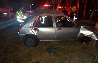 Mueren dos jóvenes en accidente en Chalco; uno más está herido