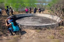 Según integrantes del colectivo “Amor por los Desaparecidos”, en el lugar también se encontraron presuntos objetos personales de las víctimas, como un rosario, una hebilla y una mochila.