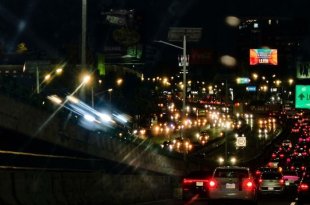Congestionamiento vial de hasta 30 kilómetros afecta ambos sentidos de la autopista México-Querétaro por trabajos de mantenimiento.