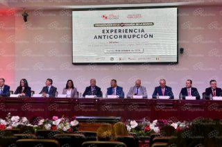 Autoridades estatales y representantes ciudadanos presentaron la revista Experiencia Anticorrupción en Toluca, rumbo a los primeros diez años del SAEMM.