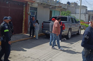 De acuerdo con los primeros reportes, un grupo de hombres armados irrumpió en la vivienda y, tras someter a la familia, disparó contra sus integrantes.