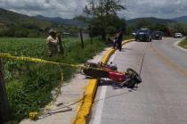 El joven estaba aprendiendo a manejar