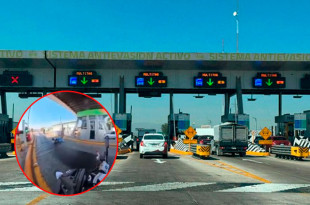 Video: Por ahorrarse 40 pesos, motociclista derriba a su acompañante en caseta de Ecatepec