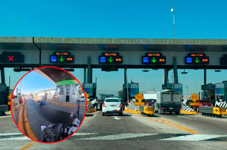 Video: Por ahorrarse 40 pesos, motociclista derriba a su acompañante en caseta de Ecatepec