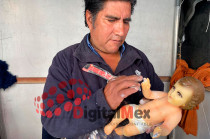 Alba Camacho Romo, comerciante dedicada a la venta de vestimenta, explicó que en años recientes se ha dejado atrás el uso de atuendos temáticos para optar por estilos más tradicionales o neutros.