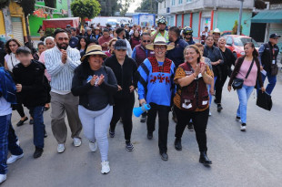 La alcaldesa Azucena Cisneros Coss inauguró la pavimentación por primera vez de la calle Unión, en la colonia Solidaridad 90 (Mártires de Río Blanco).