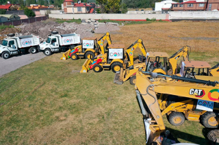 Se crea la Coordinación Operativa de Maquinaria y se incorporan nuevos equipos como camiones de volteo y retroexcavadoras para agilizar trabajos en canales y drenajes.