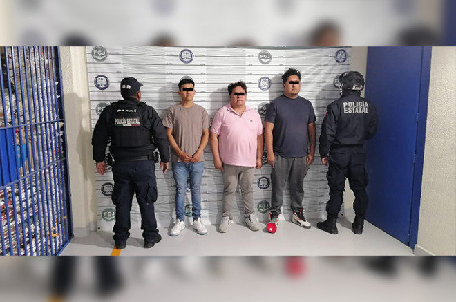 Caen cuatro extorsionadores en Jocotitlán; viajaban en taxi con placas falsas y droga